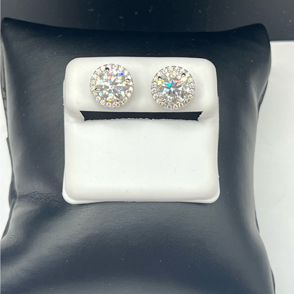 Elegant 925 Sterling Silver 4.00CT MOISSANITE screw back Stud Earrings - Picture 13 of 14